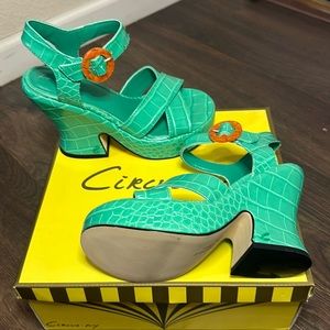 NWOT Sam Edelman Circus Peony Jade Sandals Size 6